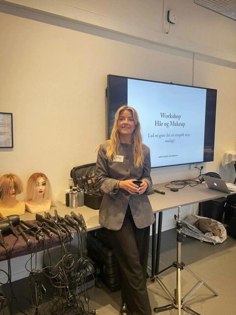 “Lad os gøre hår og makeup mere simpelt” - var mit fokus da jeg afholdte workshop for Muskelsvindfonden i lørdags🙏🏼
Og det var en kæmpe fornøjelse🫶🏼